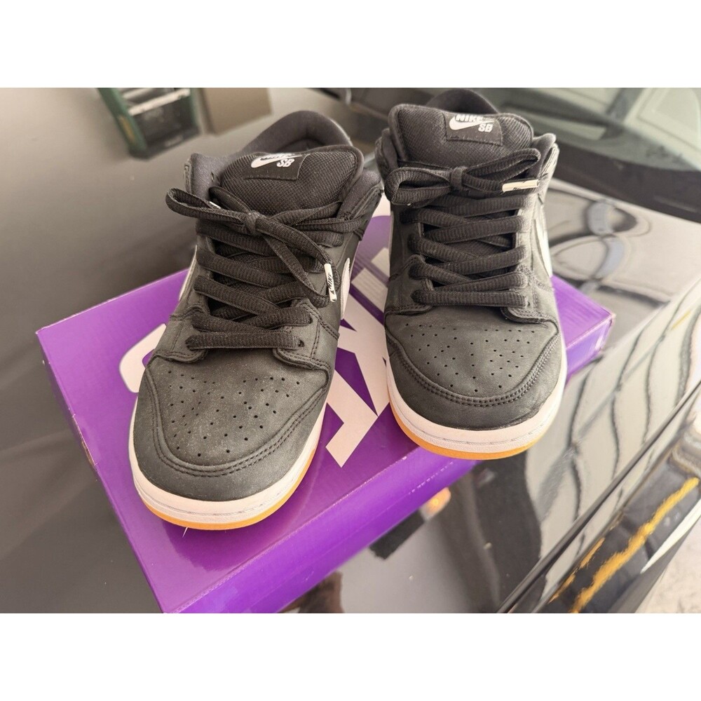 Nike SB Dunk Low Shoes Men's 10 Black Gum Skateboarding Athletic Sneakers
